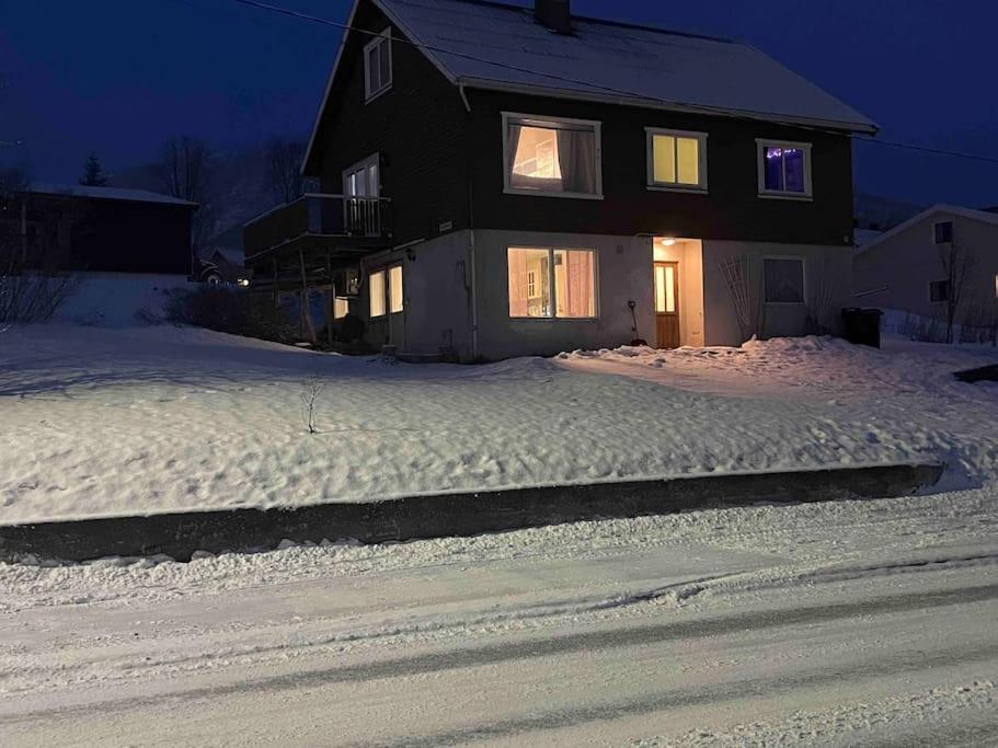Strandveien 71 Skjervoy Kültér fotó